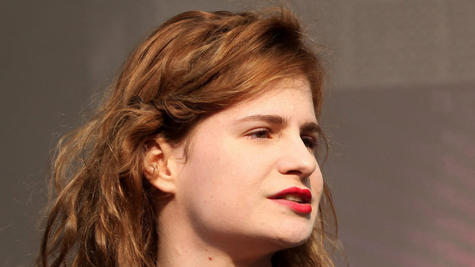 Christine and the Queens, cheveux longs 
