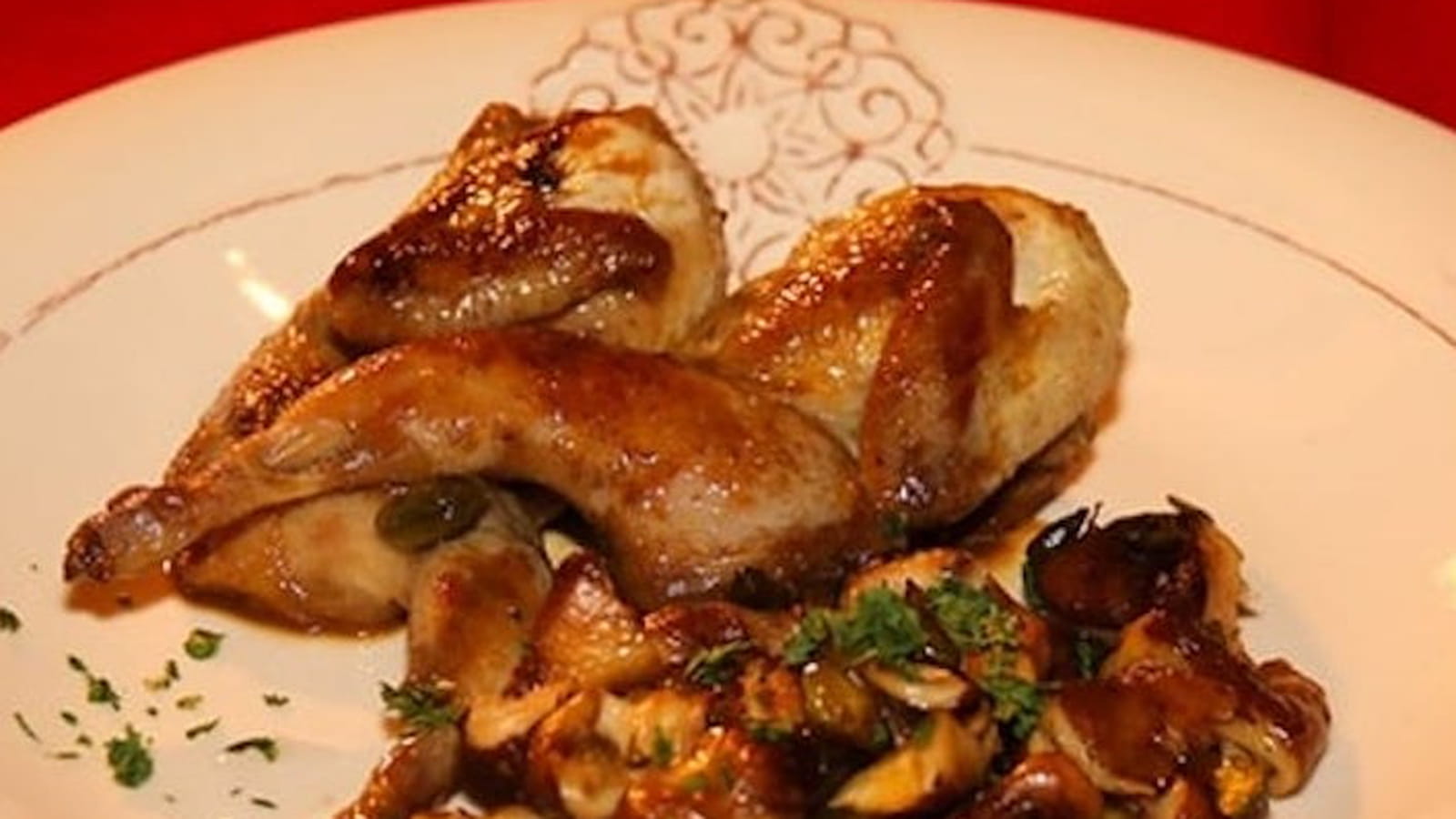 Cailles rôties au miel et champignons Shiitakés sautés aux pistaches