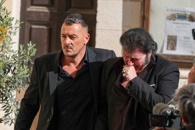 Obs&egrave;ques de Loana&nbsp;: boulevers&eacute;, Eryl Prayer &eacute;tait le premier arriv&eacute;