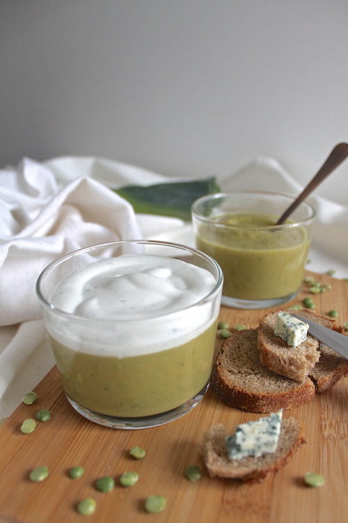 Velouté de poireau et pois cassés, chantilly au Bleu d'Auvergne