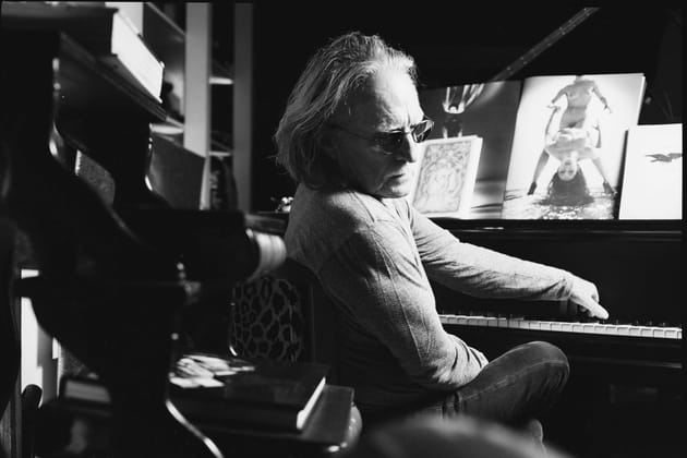 Christophe, cours de piano dans son appartement parisien