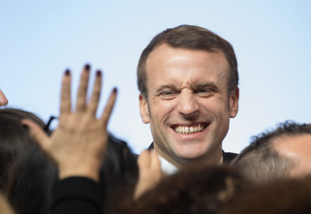 Emmanuel Macron prend un bain de foule