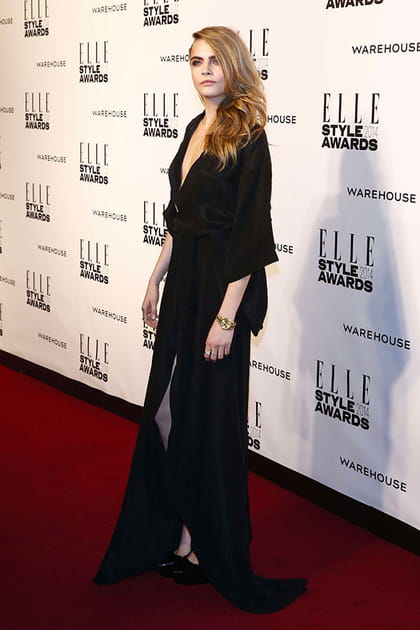 Cara Delevingne en robe façon peignoir