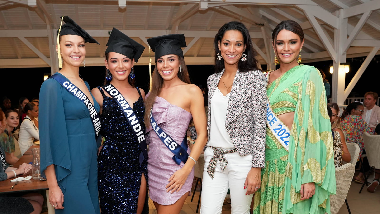 Miss Champagne-Ardenne, Miss et Miss Rhône-Alpes, lauréates du test de culture G, avec Cindy Fabre et Diane Leyre