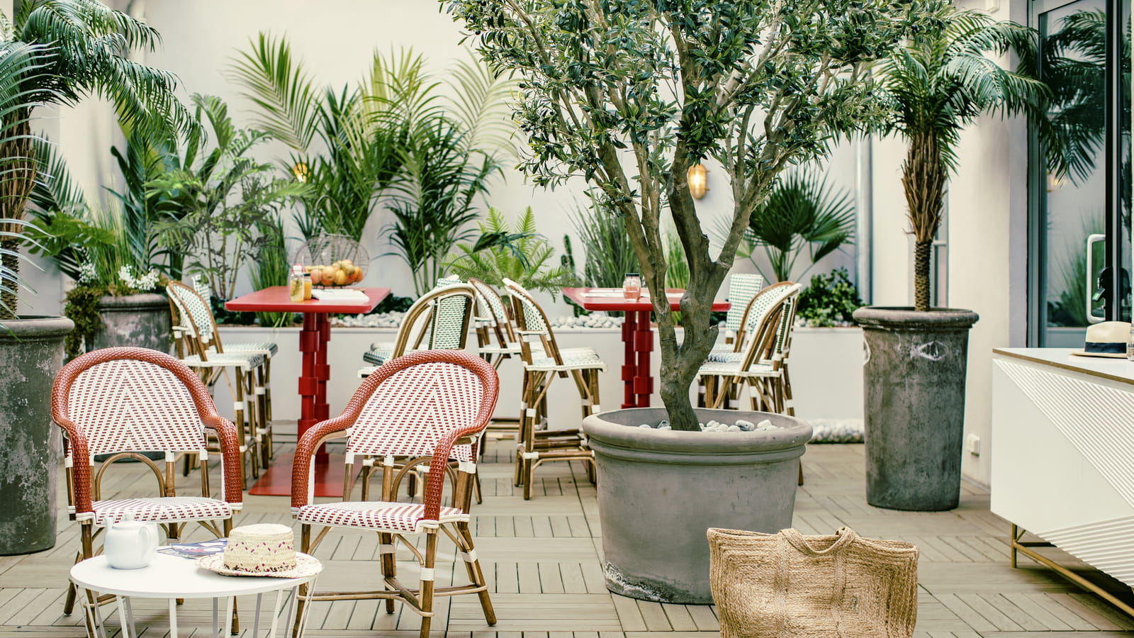 Patio de l'hôtel Bob à Paris