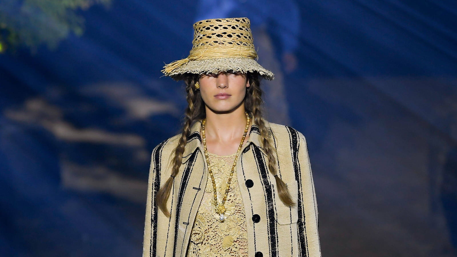 Look 3