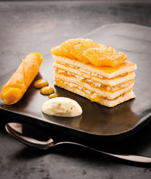 Ananas rôti, crème vanille et espuma passion