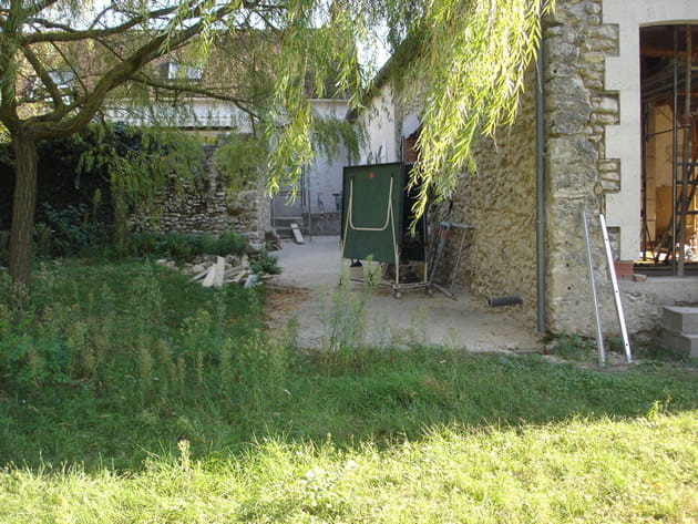 Avant : une zone ombragée et bétonnée