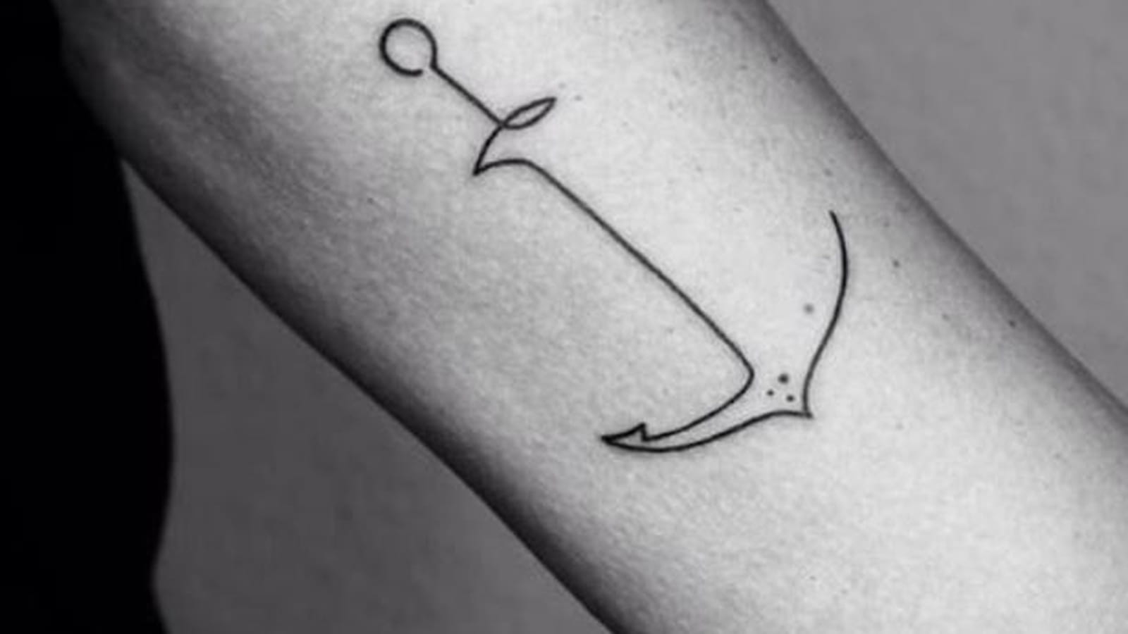 Ancre minimaliste sur le bras