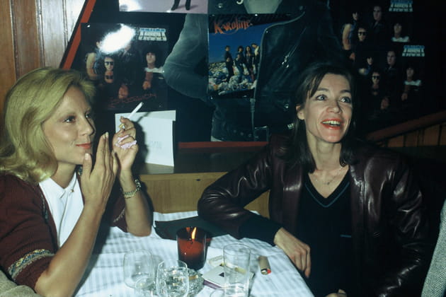 Sylvie Vartan et Francoise Hardy profitent d�un café au Sylvie Vartan et Francoise Hardy profitent d�un café au