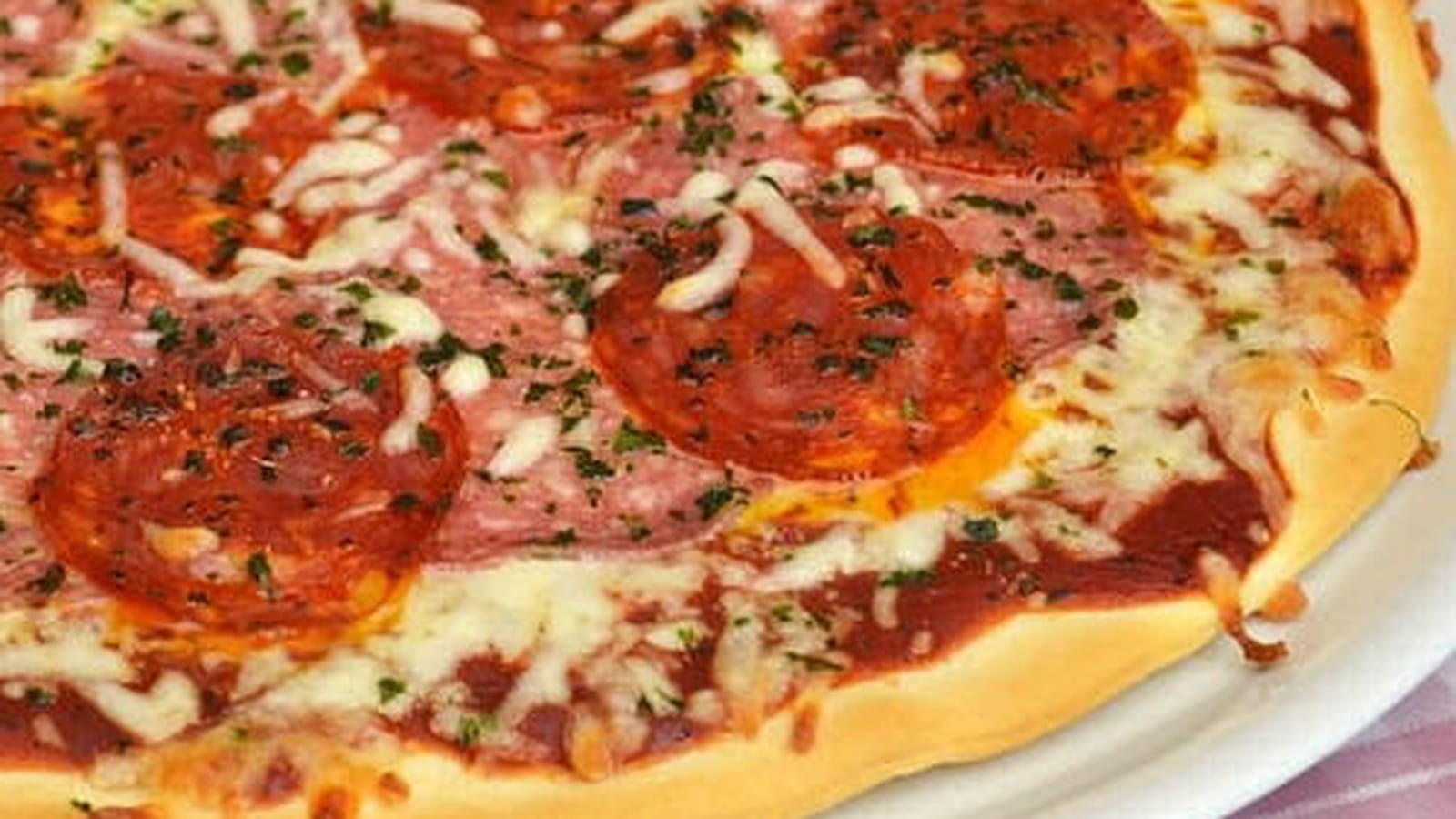 Pizza au salami de Milano et chorizo