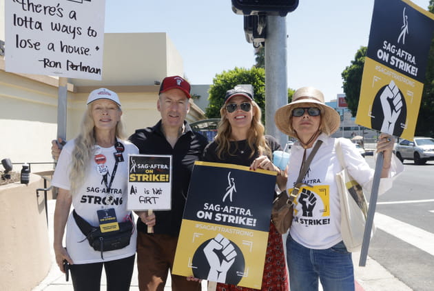 Les acteurs Frances Fisher, Bob Odenkirk, Mary McCormack et Rosanna Arquette font gr&egrave;ve &agrave; Los Angeles