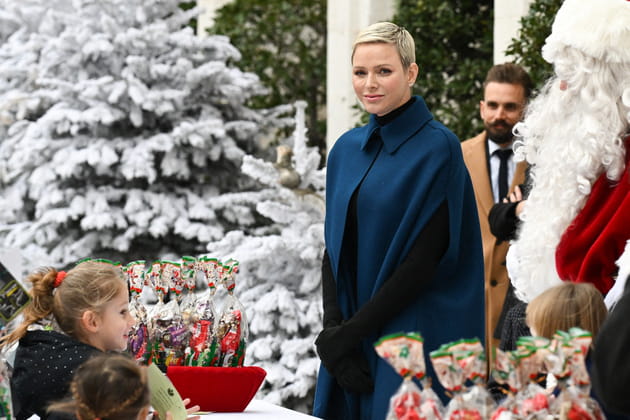 Charlene de Monaco gâte les petits monégasques de cadeaux de Noël