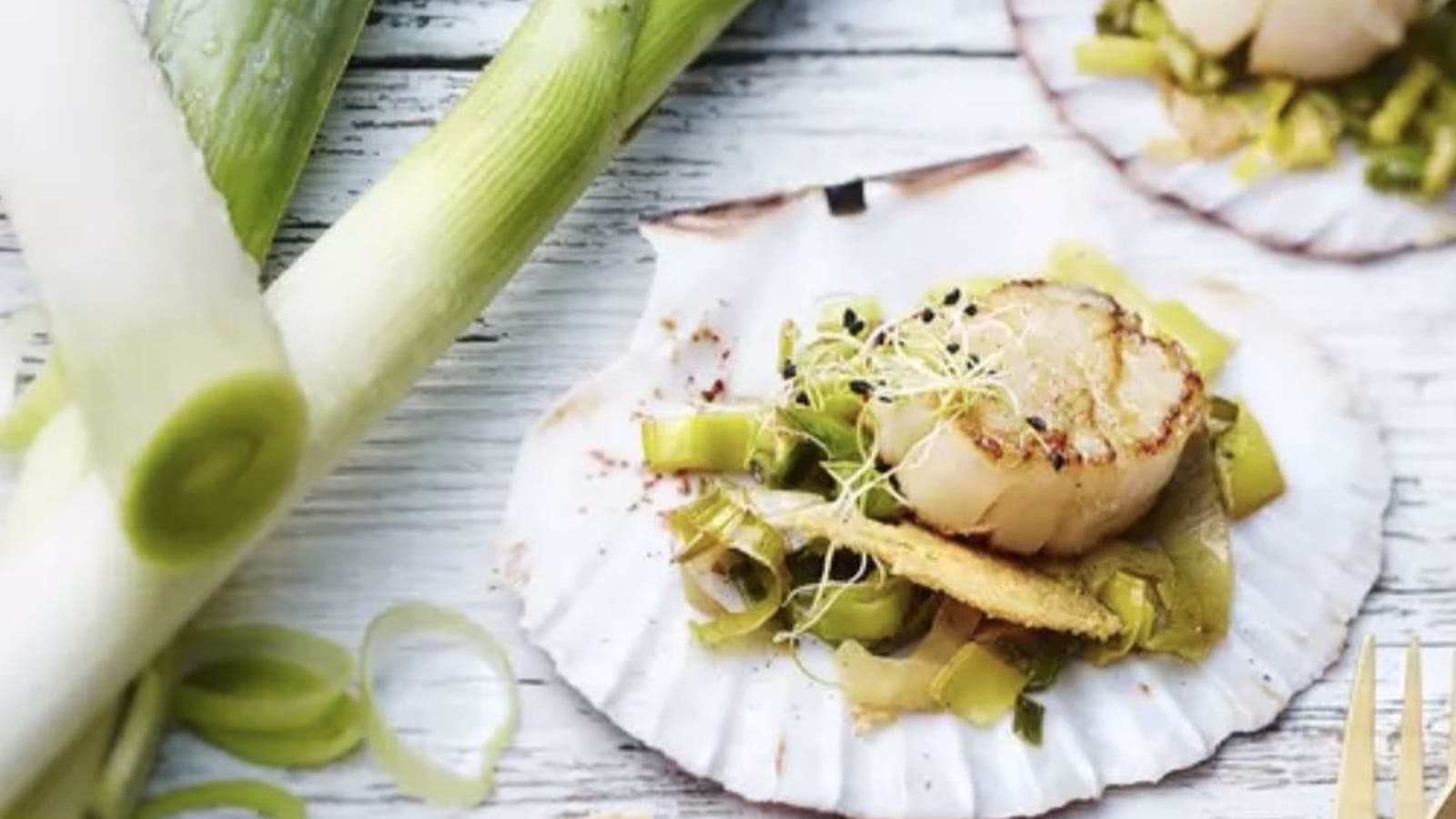 Saint-Jacques aux poireaux de Normandie et sa tuile au parmesan