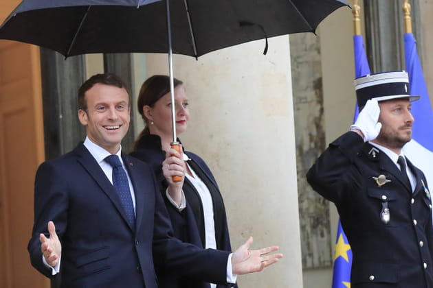 Emmanuel Macron, heureux sous la pluie