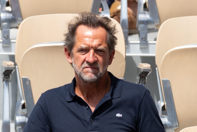 St&eacute;phane De Groodt l'air renfrogn&eacute; sous la chaleur de Roland-Garros