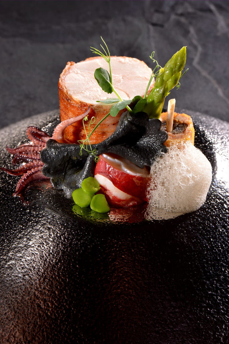 Recette de Volaille de Bresse rôtie, asperges, farfalle à l'encre de