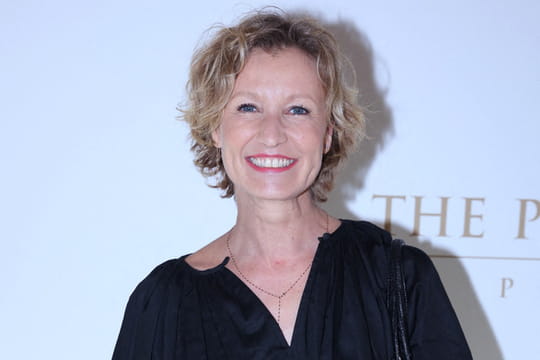 Alexandra Lamy est accro &agrave; ce parfum luxueux qu'elle piquait &agrave; sa m&egrave;re&nbsp;:  &quot;c'est ma madeleine de proust&quot;