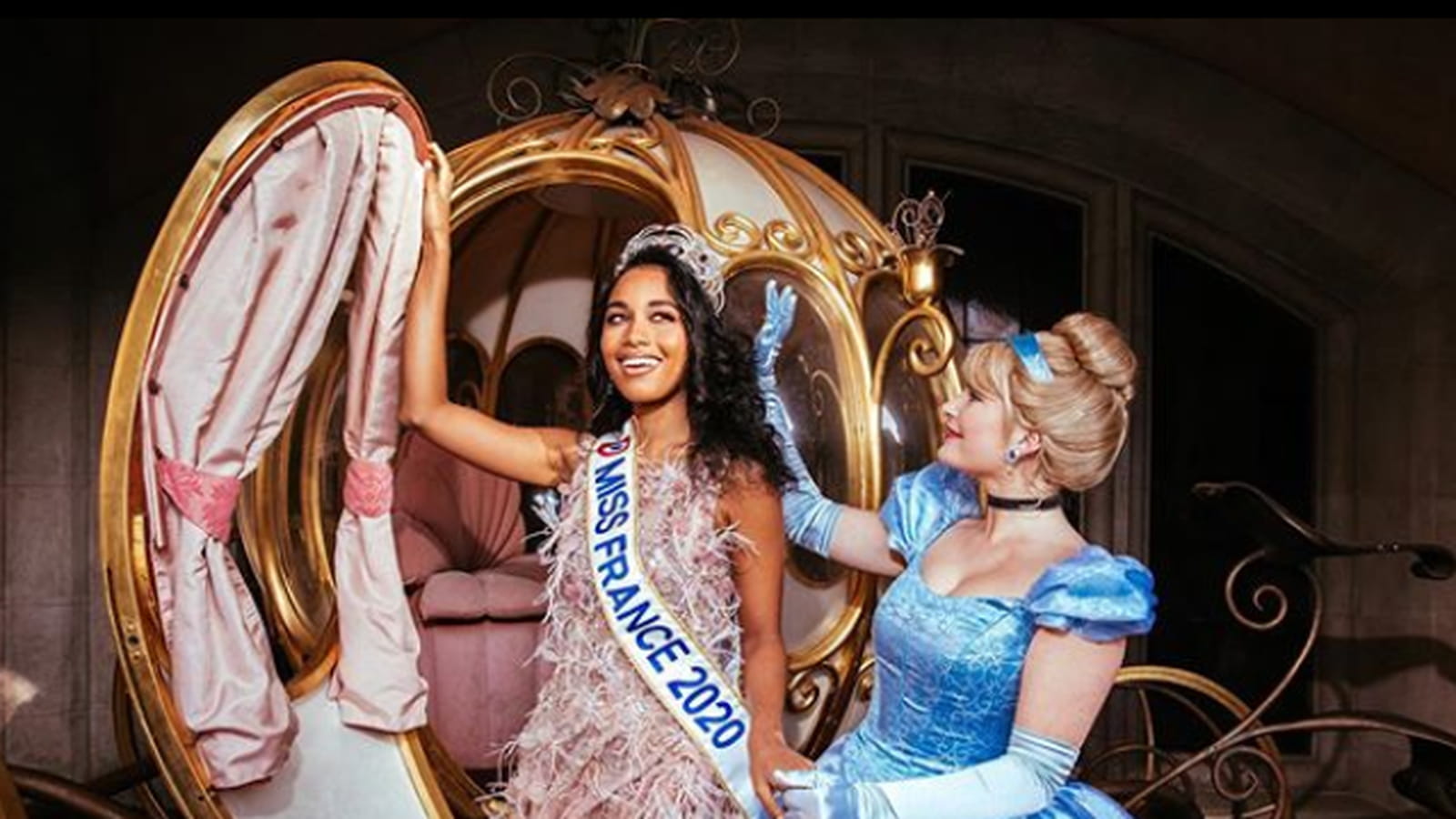 Clémence Botino à Disneyland