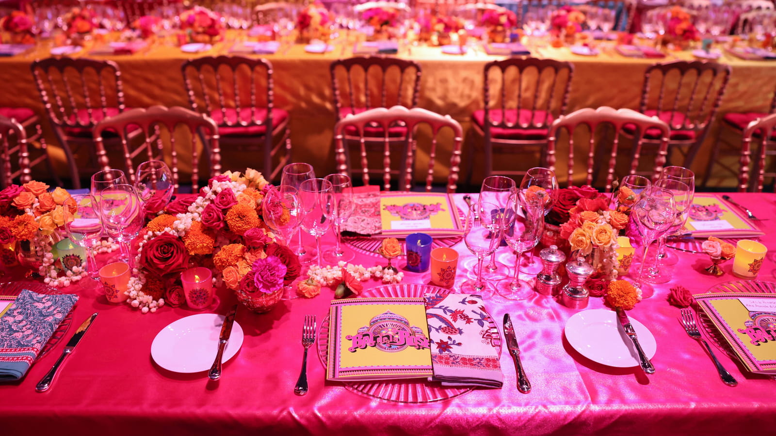 Table dressée au Bal de la Rose 2023