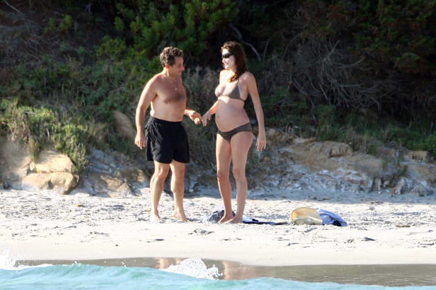 Nicolas Sarkozy et Carla Bruni enceinte de Giulia, au fort de Brégançon (2011)