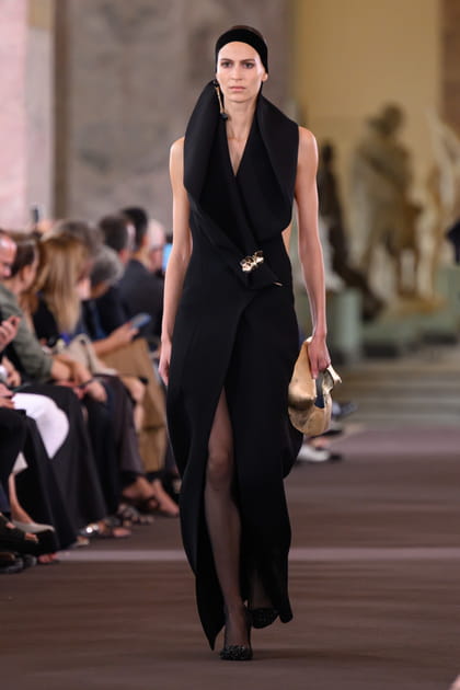 Look 17&nbsp;du d&eacute;fil&eacute; Schiaparelli haute couture automne-hiver 2023-2024