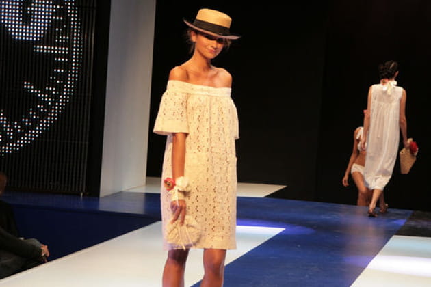 Au marché : broderie anglaise