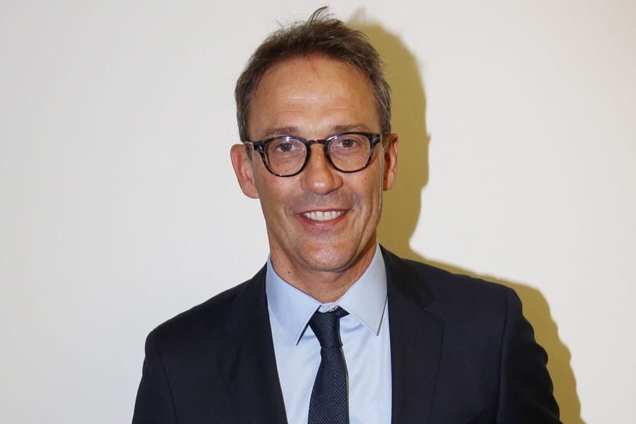 Julien Courbet révèle drames familiaux, mais aussi amour fou avec Catherine