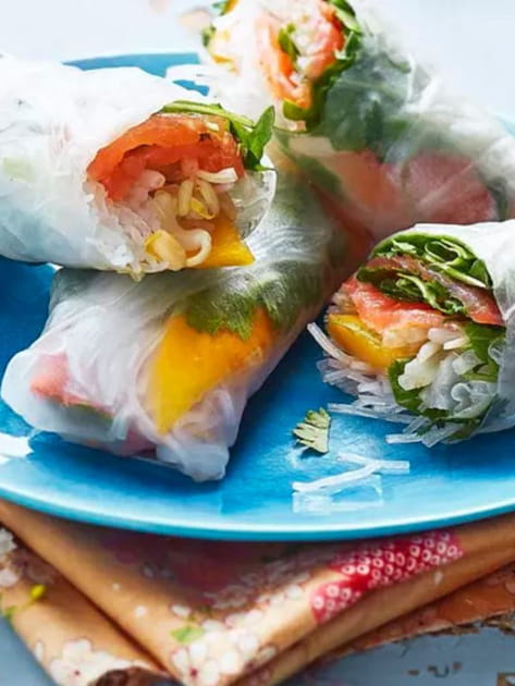 Rouleaux de printemps truite fum&eacute;e, mangue et coriandre