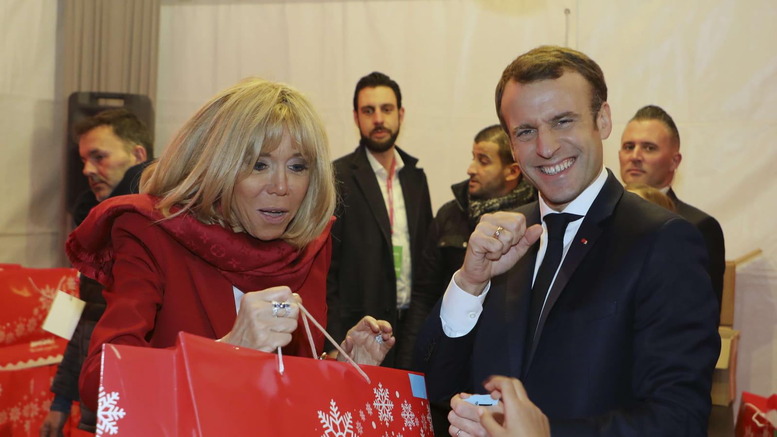 Emmanuel et Brigitte Macron, de grands enfants