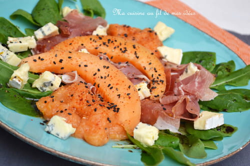 Compotée de melon au piment d'Espelette, jambon cru, cambozola et vinaigrette balsamique
