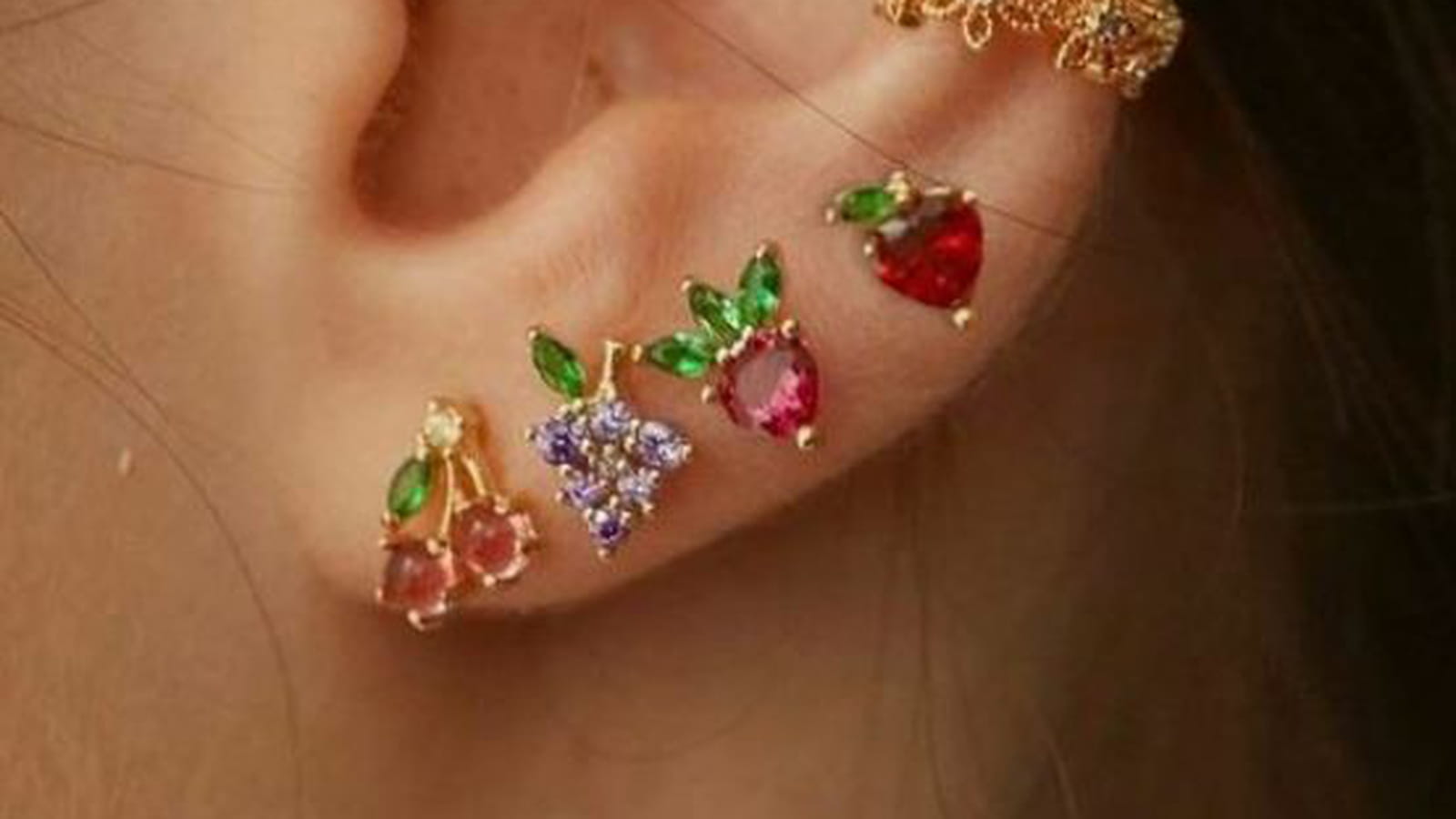 Les fruits colorés sur le lobe