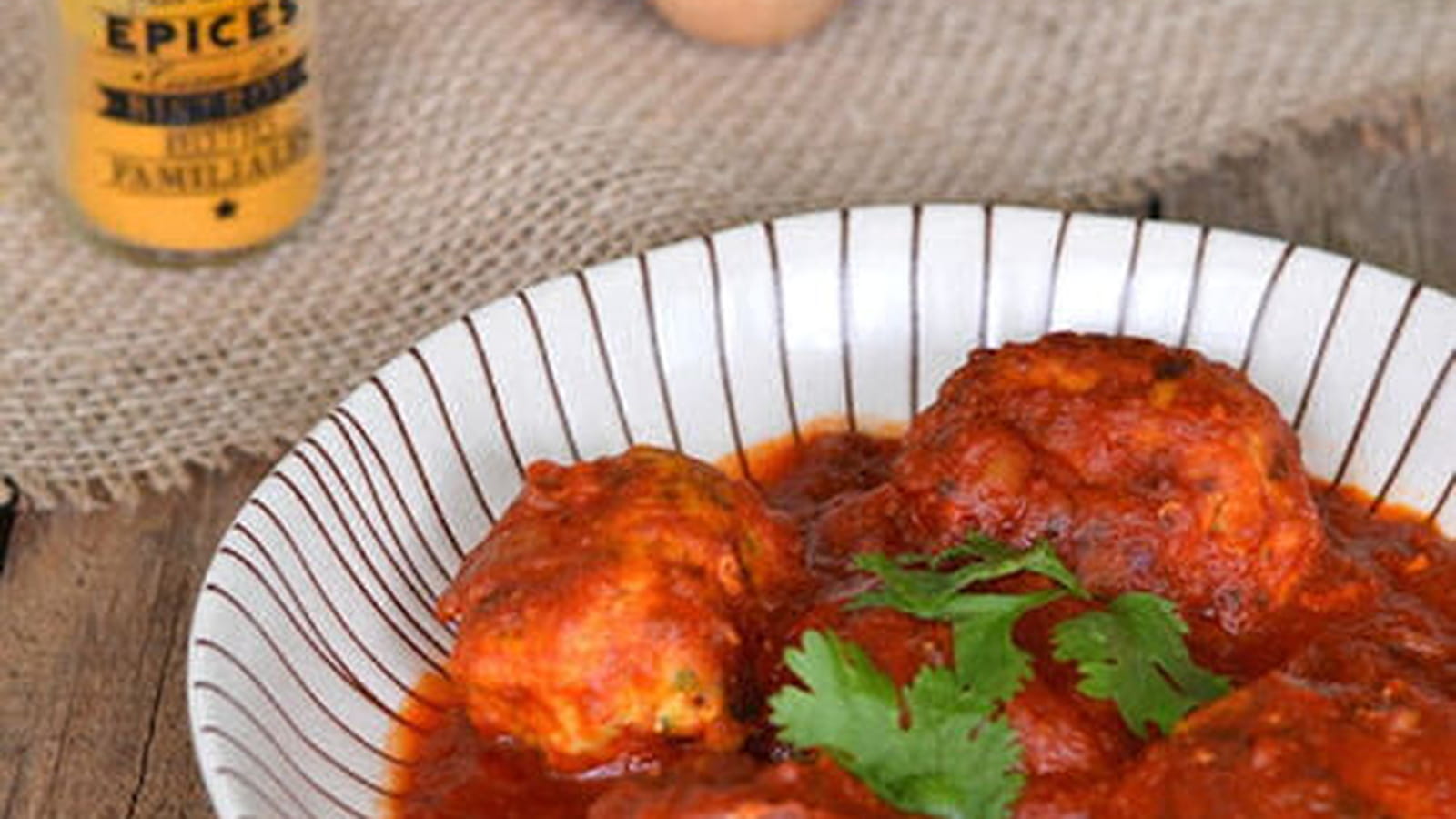 Boulettes de poulet à la sauce tomate curry