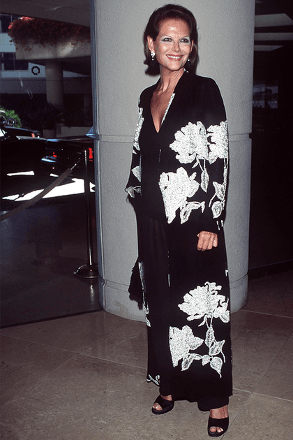 Claudia Cardinale en robe &agrave; fleurs