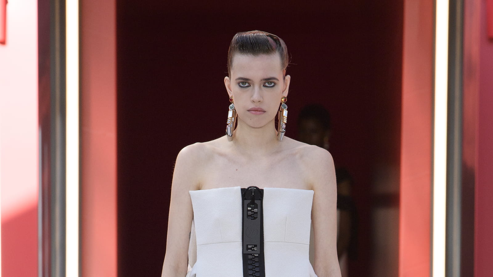 Look 10
