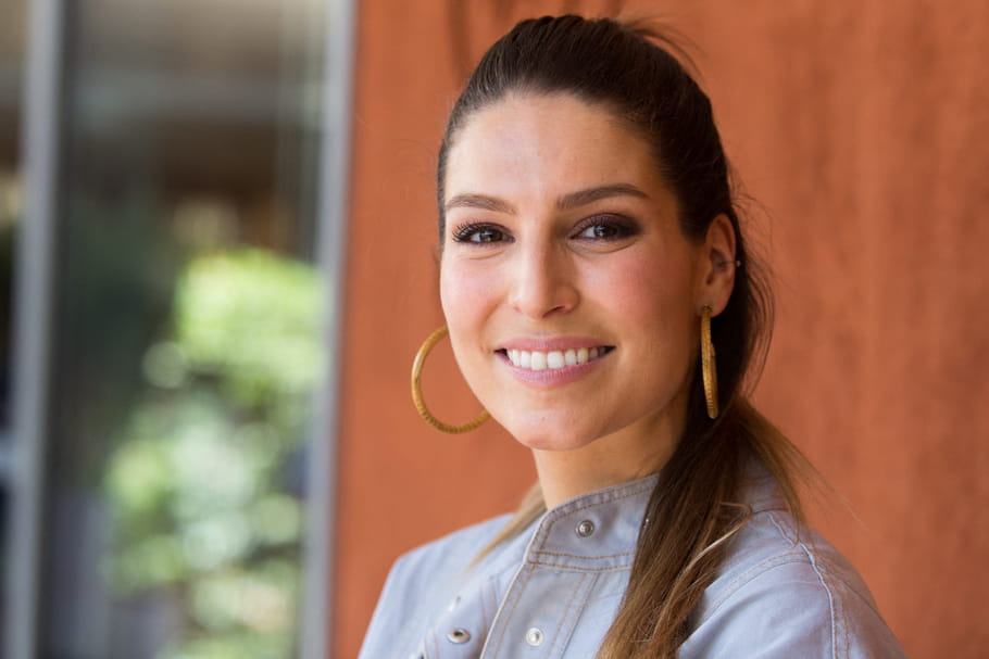 Laury Thilleman : seins, surnoms, "grands pieds"... Miss France 2011 dit tout