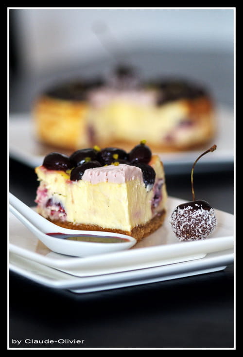 Cheesecake chocolat blanc et cerises pochées