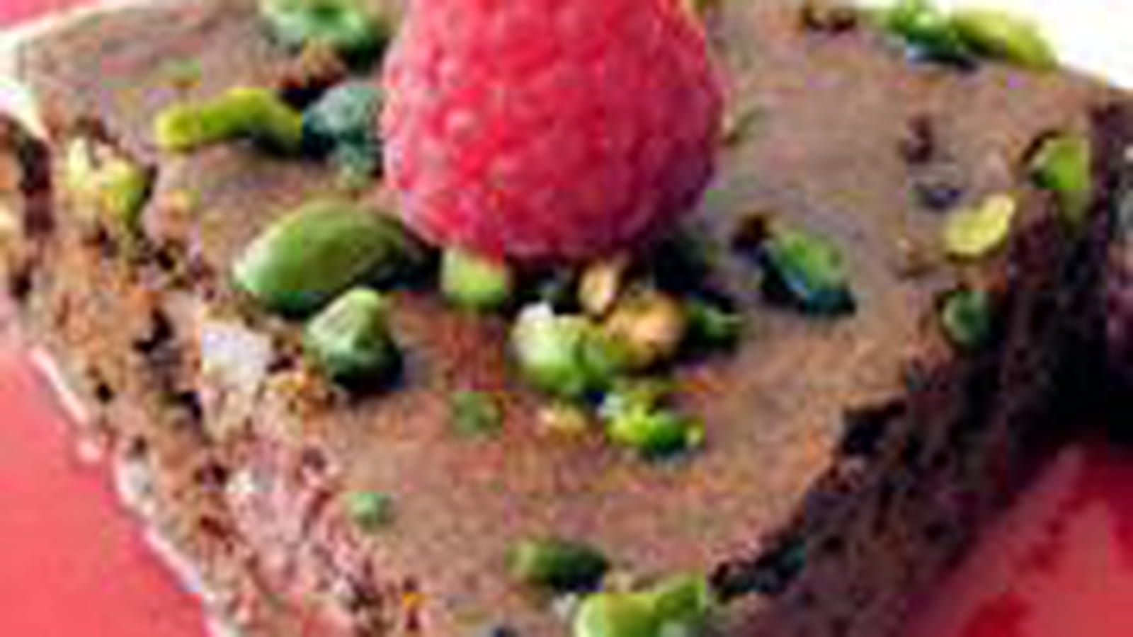 Moelleux choco-pistache et son coulis de framboises