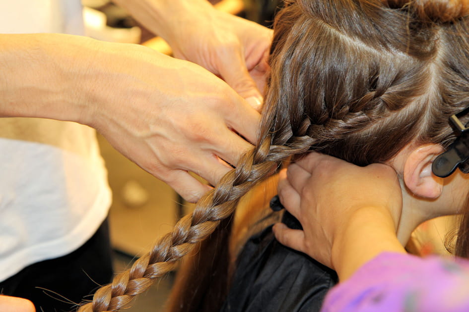 Une tresse pour cr&eacute;er du volume
