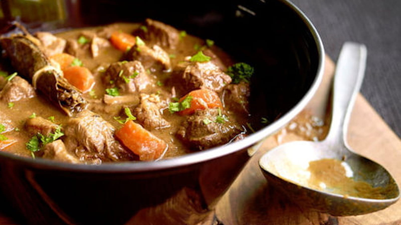 Cocotte d’agneau à la bière brune et aux spéculoos