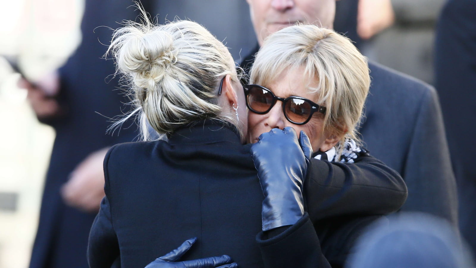 Laeticia enlace Brigitte Macron