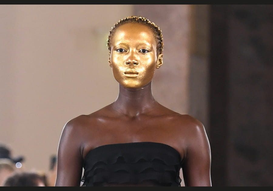 Le visage dor&eacute; de Schiaparelli