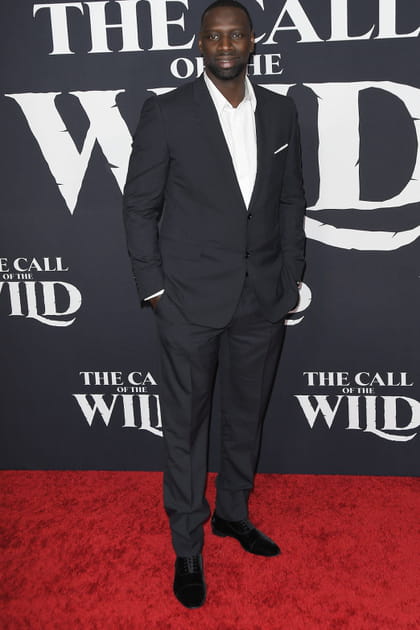 Omar Sy en costume anthracite