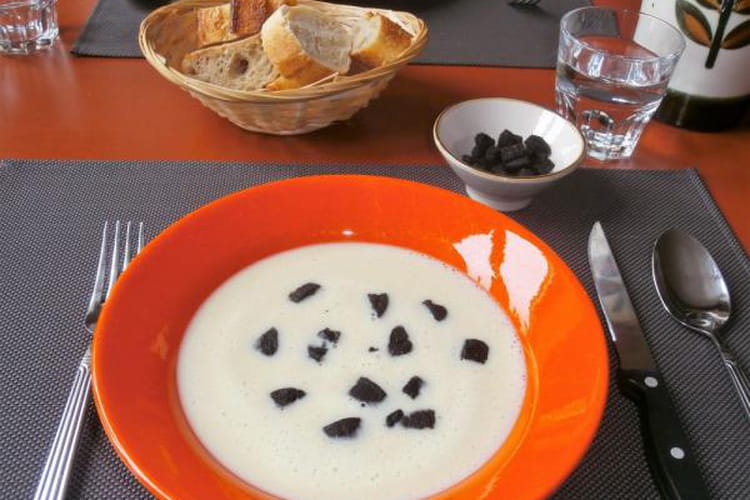 Velouté de pommes de terre aux croûtons de boudin noir