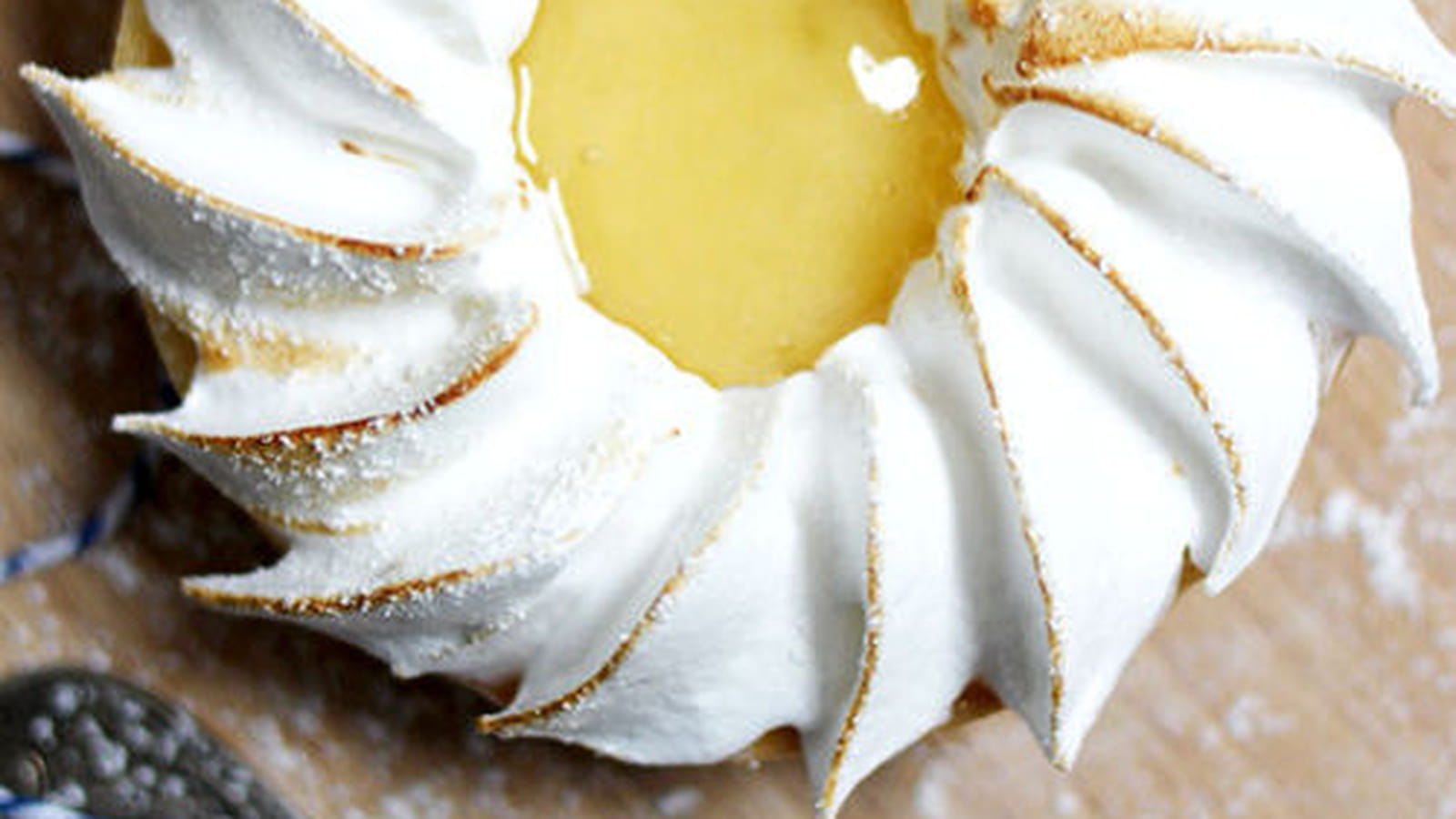 Tartelettes au citron vert meringuées