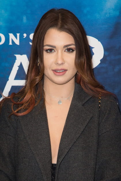 Stars et coloration&nbsp;: EnjoyPhoenix en brune