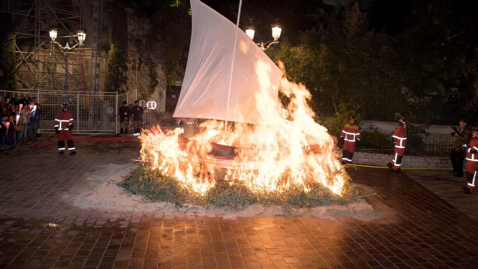 Barque de la Sainte-Dévote enflammée 