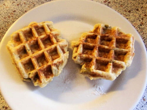Gaufres aux olives vertes et au fromage