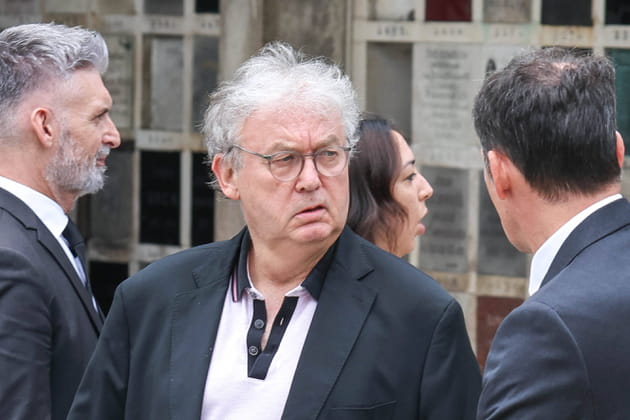 Dominique Besnehard, aperçu aux funérailles de Françoise Hardy