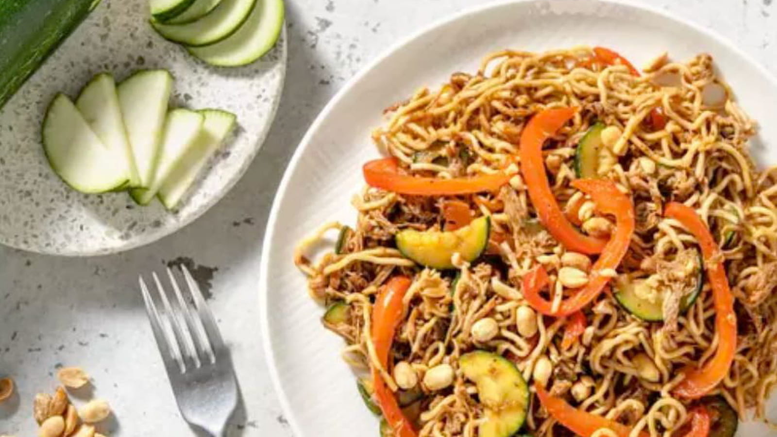 Wok de nouilles au porc effiloché